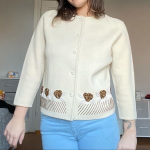 1960s Dorce beige cardigan with beaded flower appliqué